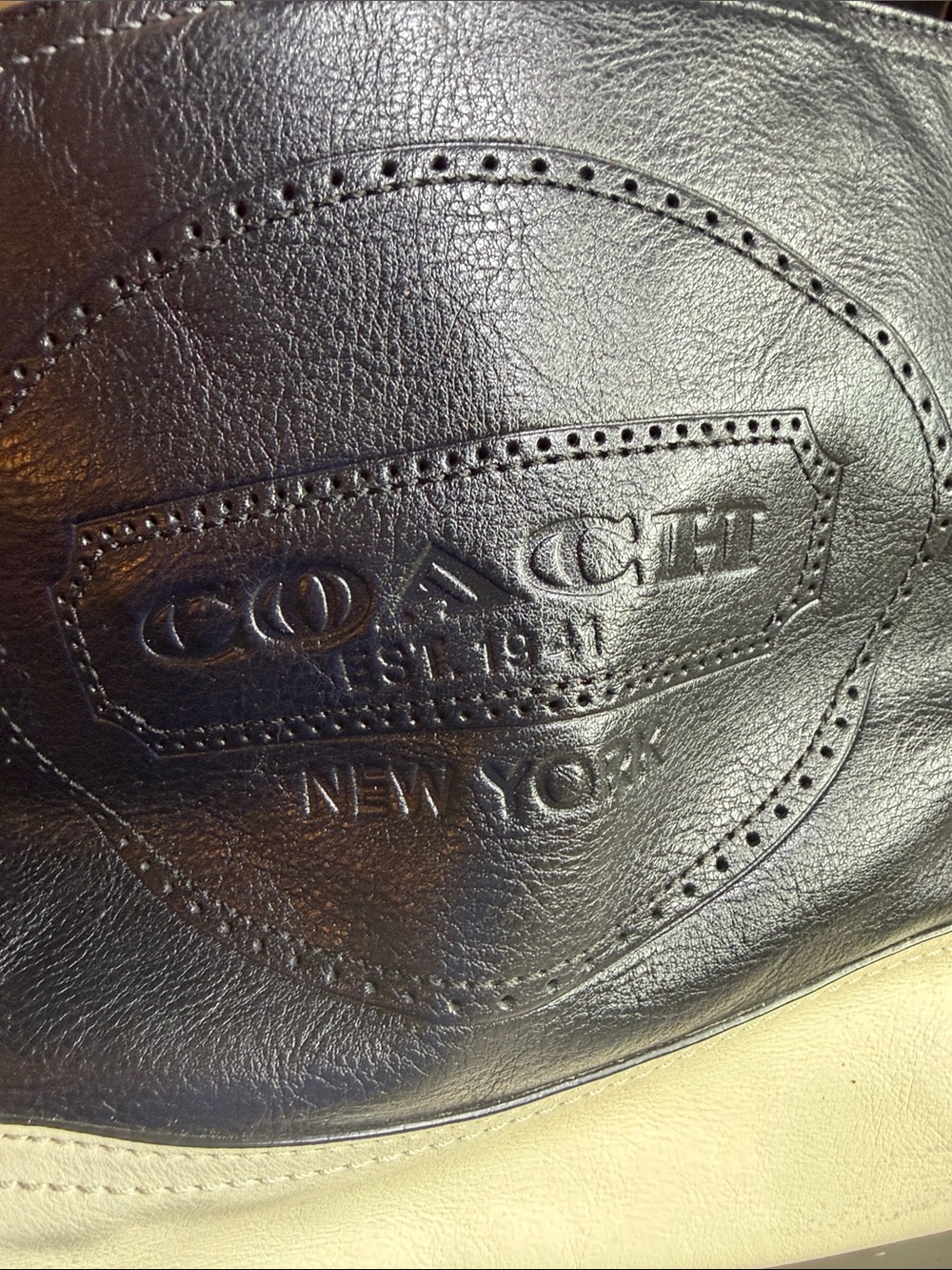 Coach Hampton Weekend Embossed - Picture 6 of 9